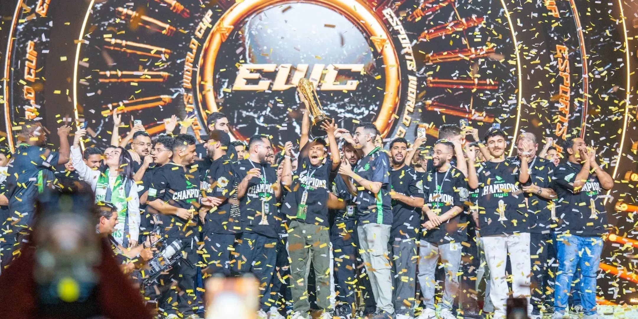 Đội tuyển Team Falcons tại Esports World Cup, biểu tượng cho sức ảnh hưởng của Saudi Arabia trong esports