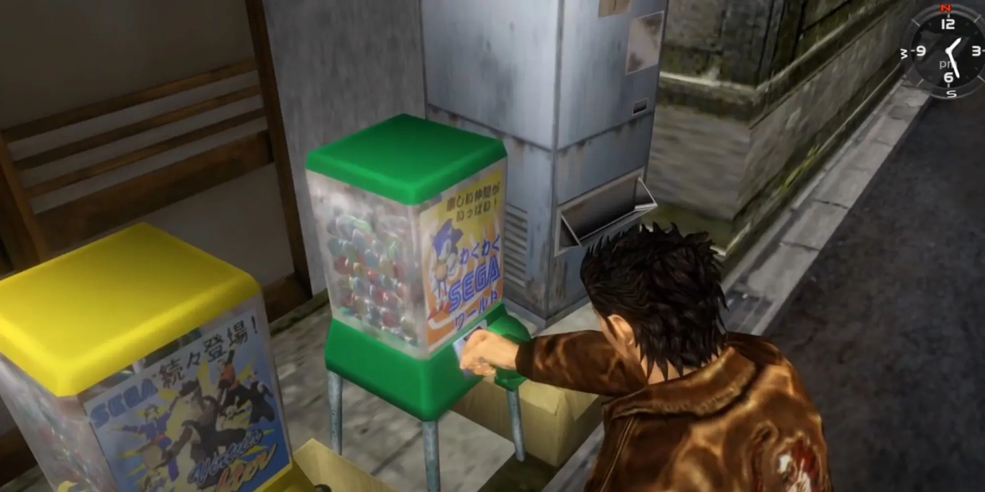 Ryo Hazuki đang gắp đồ chơi tại khu phố Yokosuka trong Shenmue, minh họa một hoạt động đời thường trong thế giới mở game.