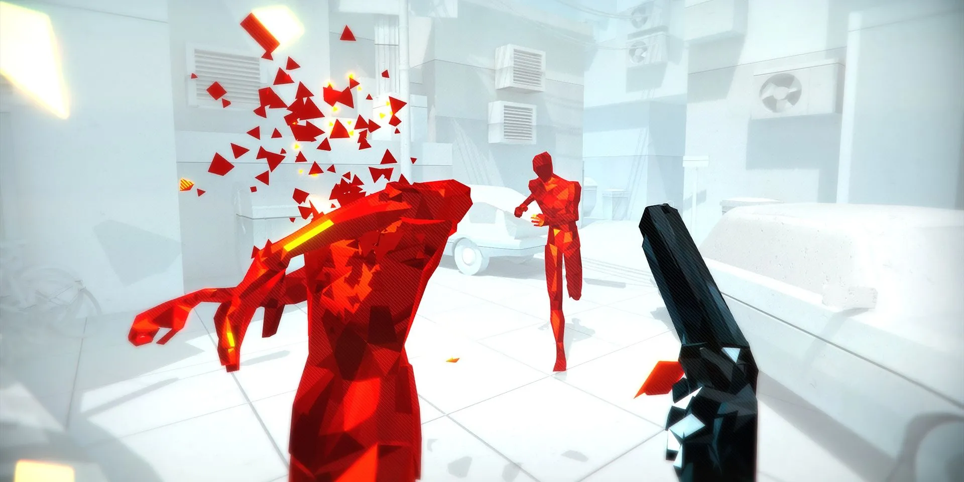 SUPERHOT - Nhân vật bắn kẻ thù trong một cảnh hành động phá vỡ thời gian, thể hiện cơ chế gameplay độc đáo