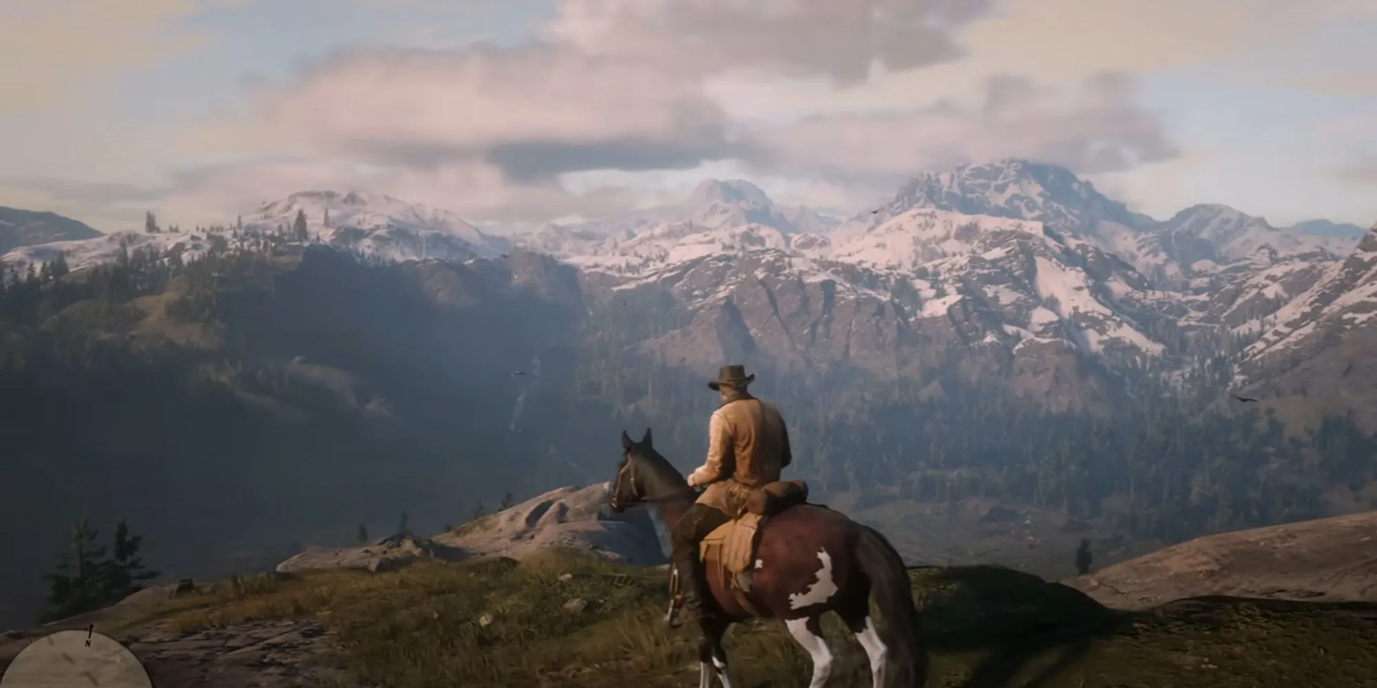 Arthur Morgan cưỡi ngựa trên thảo nguyên rộng lớn trong Red Dead Redemption 2, một game thế giới mở với cốt truyện sâu sắc và cảnh quan hùng vĩ