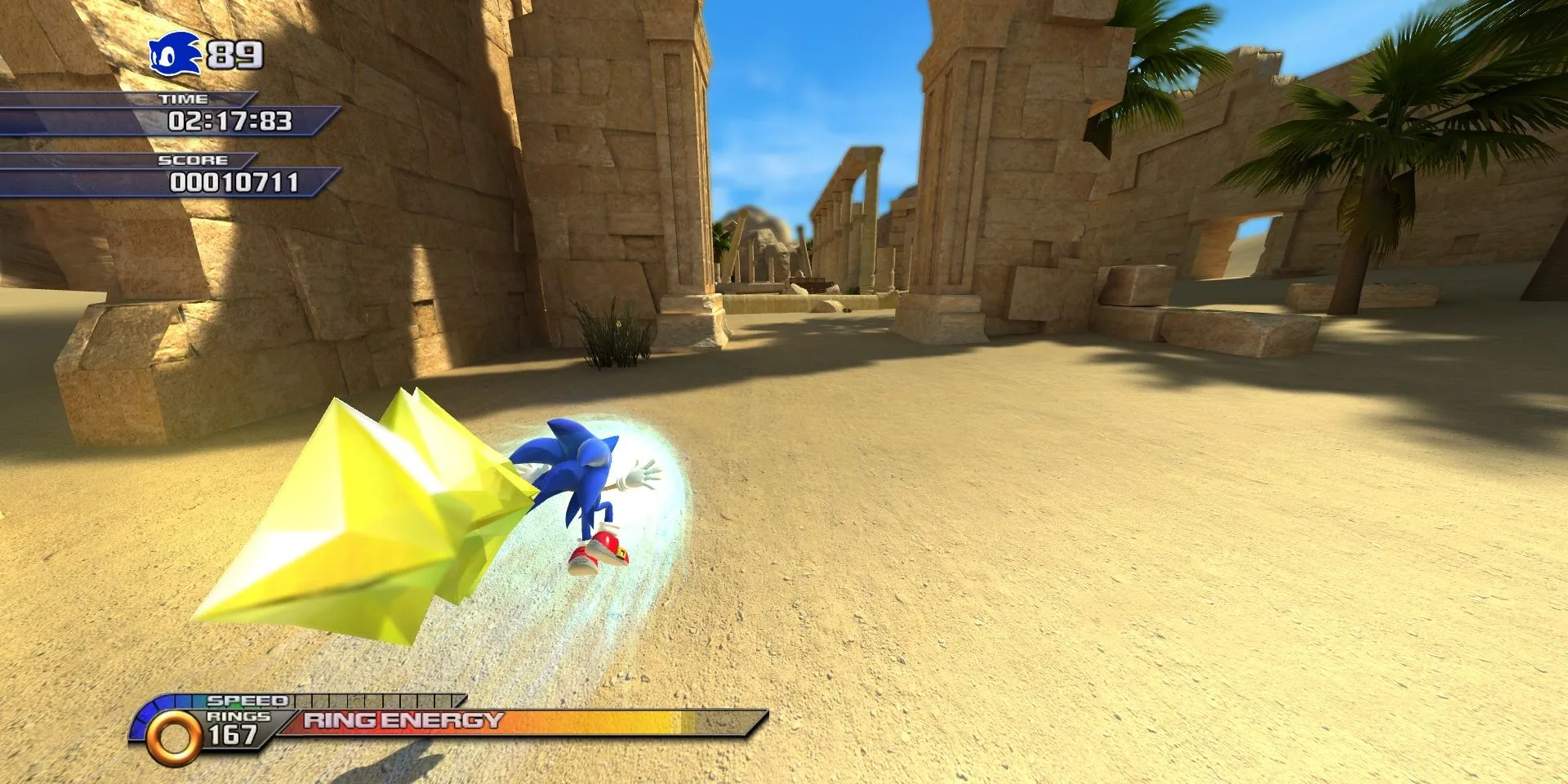Cảnh quan Arid Sands trong Sonic Unleashed, minh họa sự chuyển đổi giữa màn chơi ban ngày tốc độ và ban đêm chiến đấu.