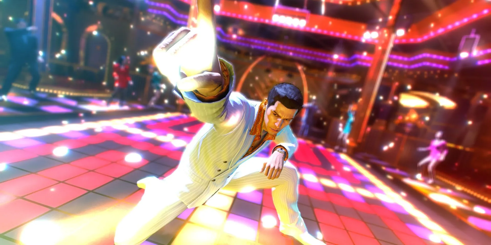 Yakuza 0, Kiryu Kazuma đang nhảy tại sàn disco ở Kamurocho, thể hiện các hoạt động giải trí phong phú trong game.