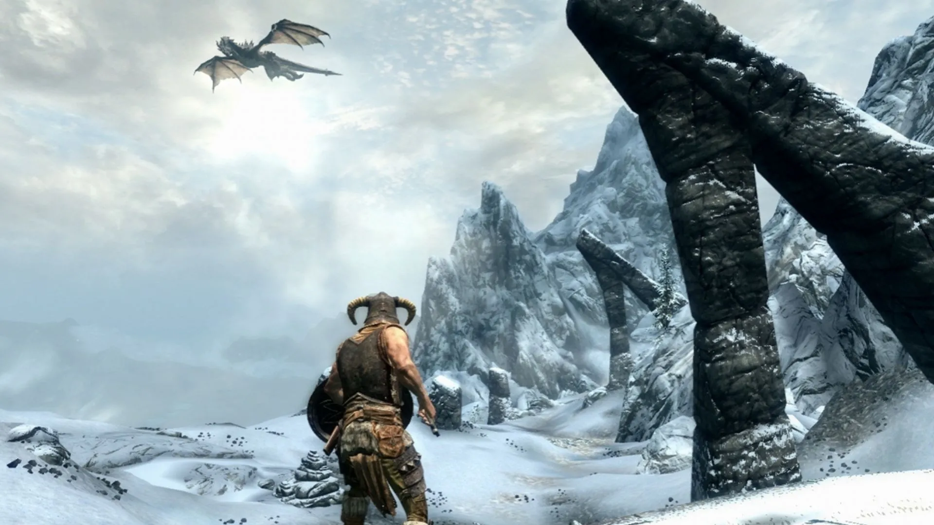 Ảnh bìa Skyrim, cảnh người chơi đối đầu rồng trong thế giới mở