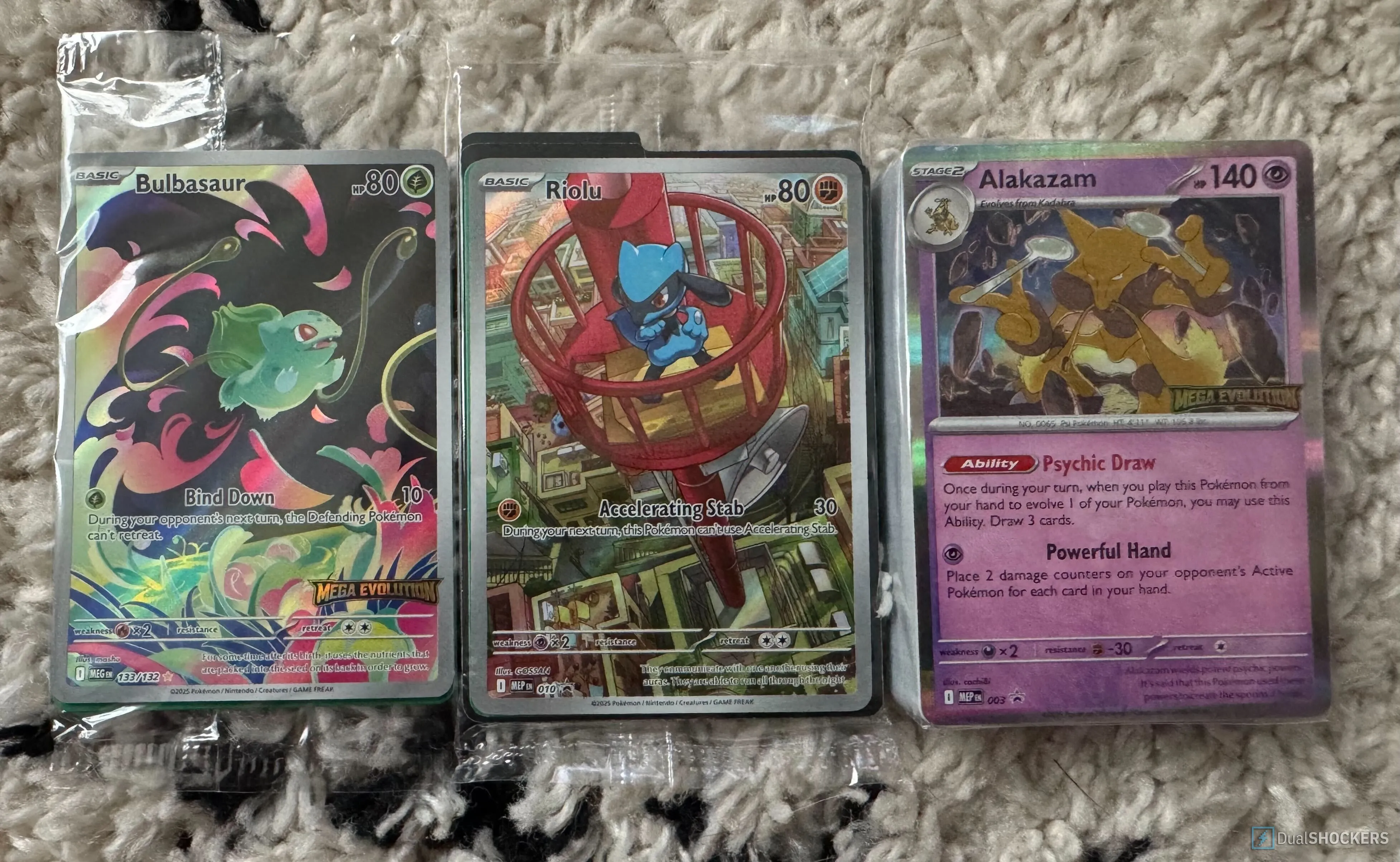 Các promo và artwork rực rỡ của Mega Evolution