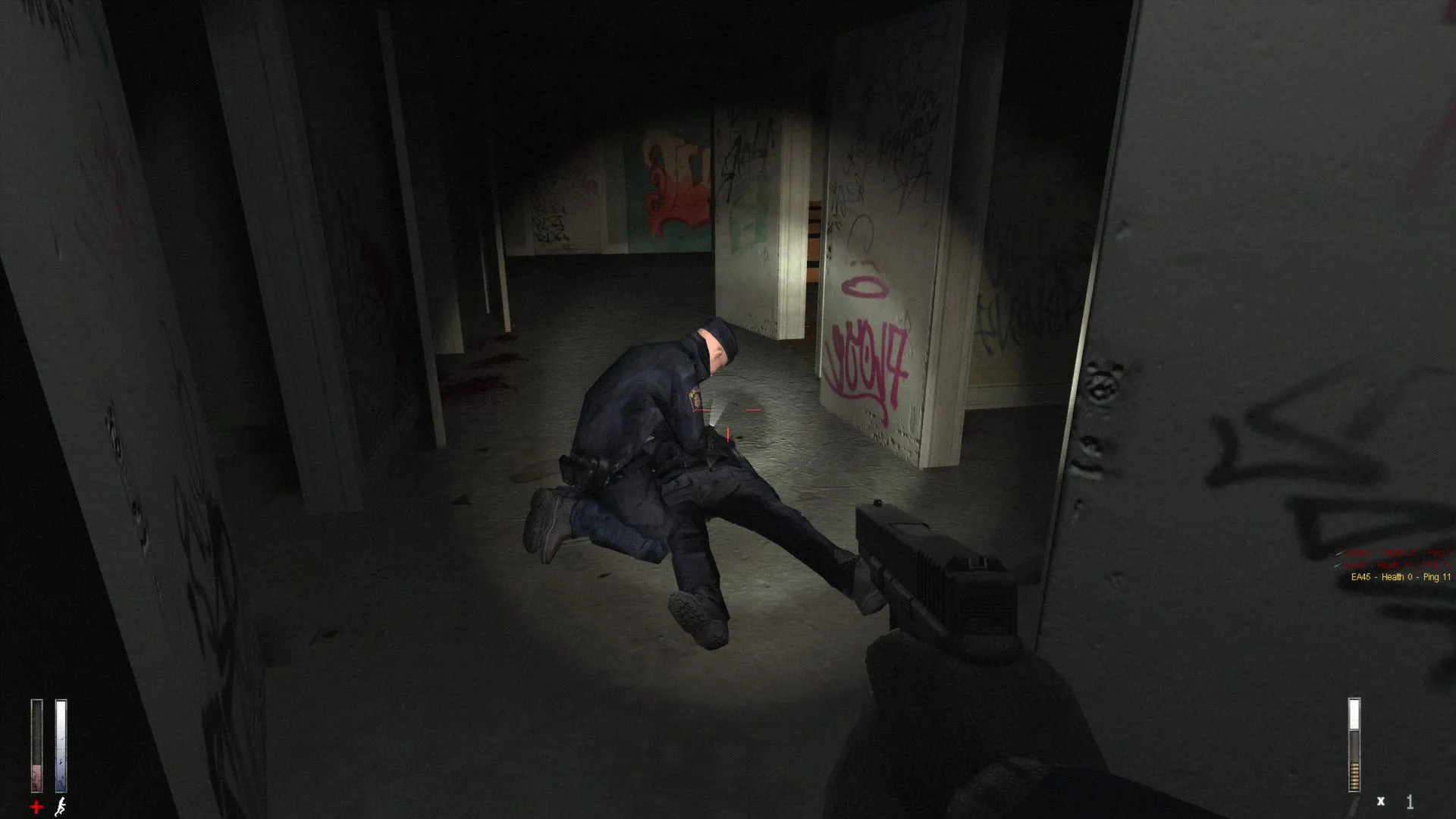 Cry of Fear: ánh sáng tím và bóng tối, không khí cô lập phản ánh phong cách Silent Hill trong mod Half-Life