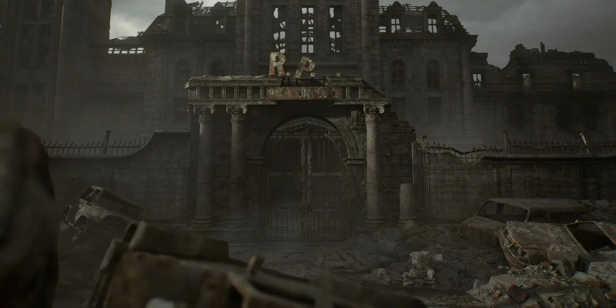 Hình ảnh quảng bá Resident Evil Requiem thể hiện phong cách RE2 với không khí căng thẳng