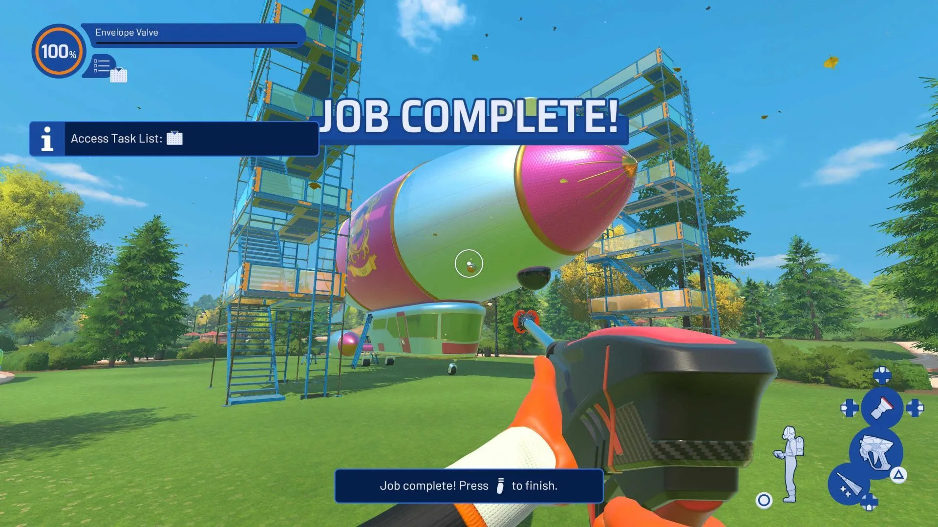 Khung cảnh tàu hơi/khinh khí cầu quảng bá trong PowerWash Simulator 2, minh hoạ phong cách thiết kế môi trường