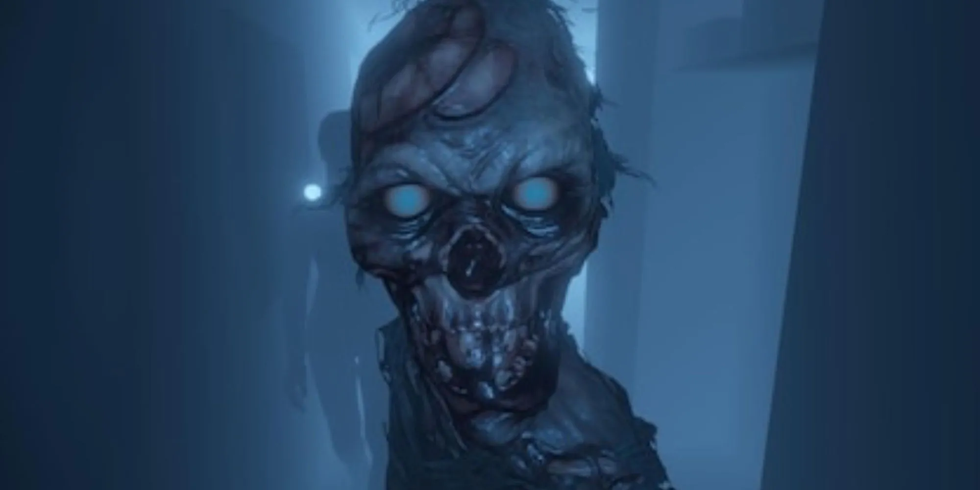 Nhóm người chơi Phasmophobia với thiết bị dò tìm tọa độ và bầu không khí u ám